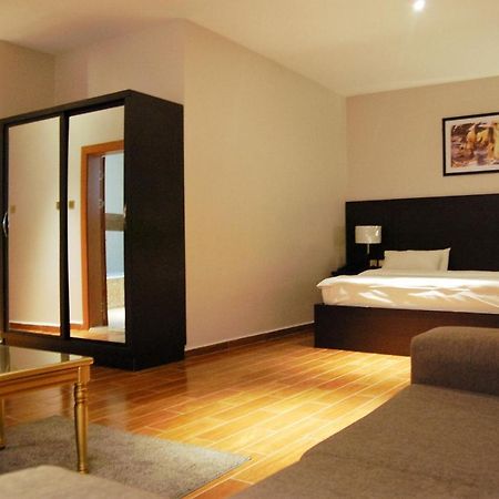 Отель R & K Guest Palace Кано Экстерьер фото