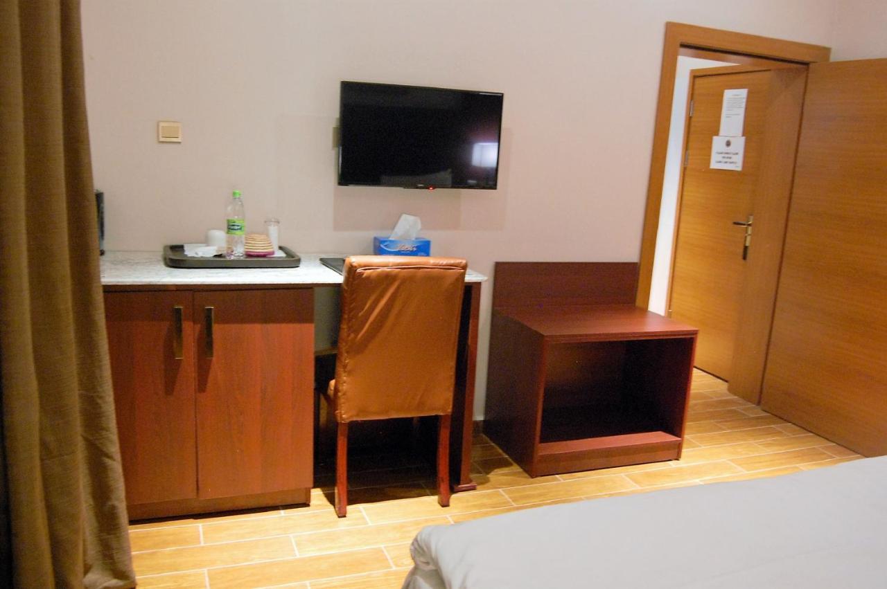Отель R & K Guest Palace Кано Экстерьер фото
