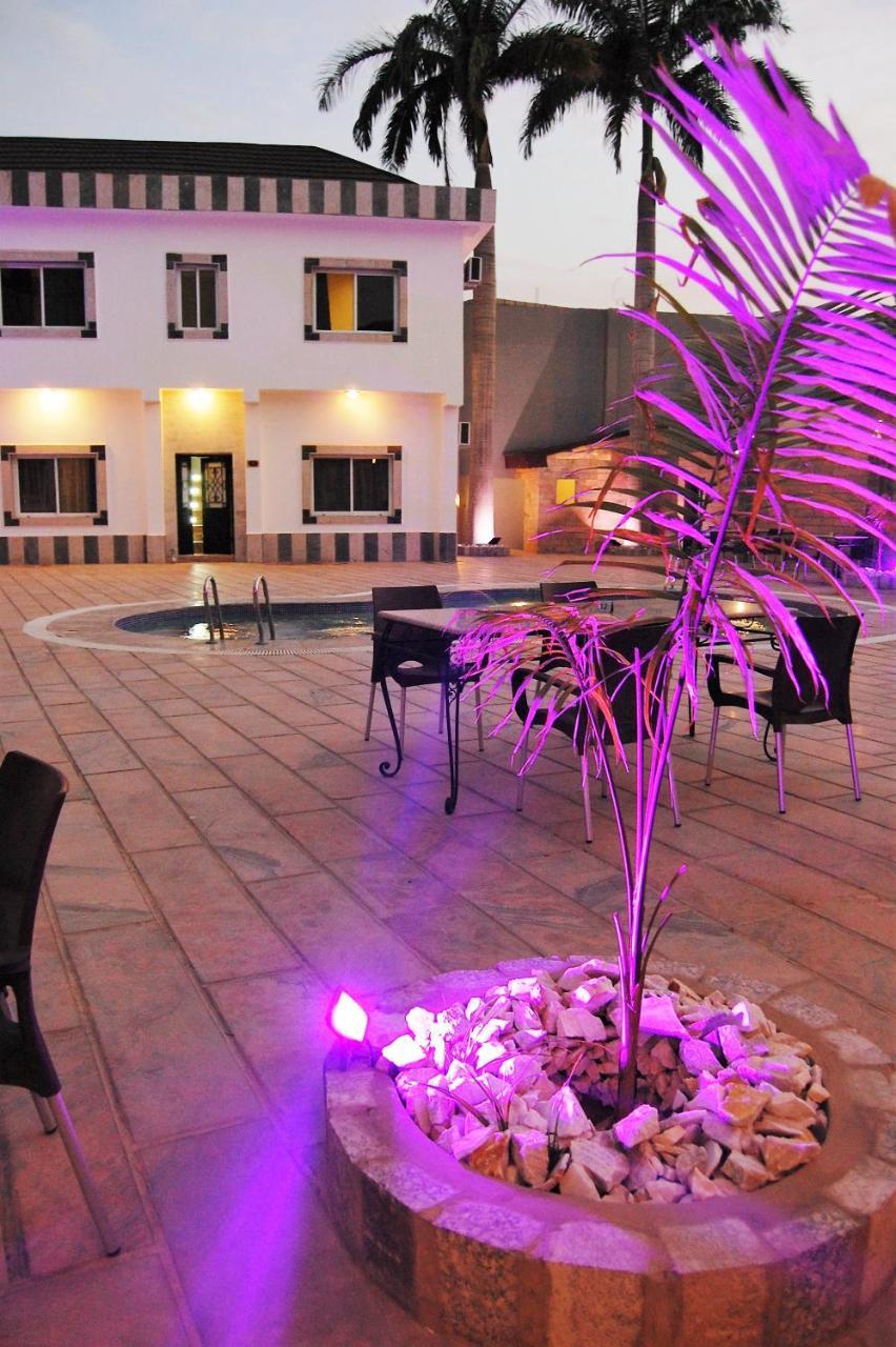 Отель R & K Guest Palace Кано Экстерьер фото