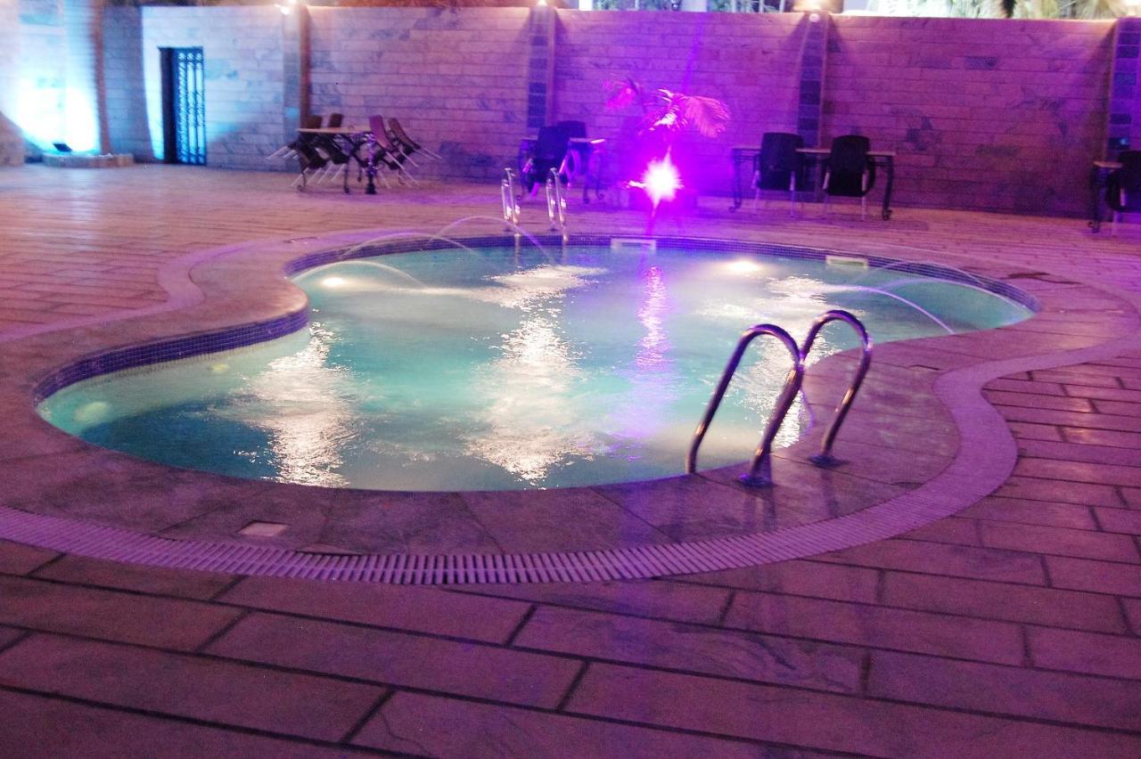 Отель R & K Guest Palace Кано Экстерьер фото