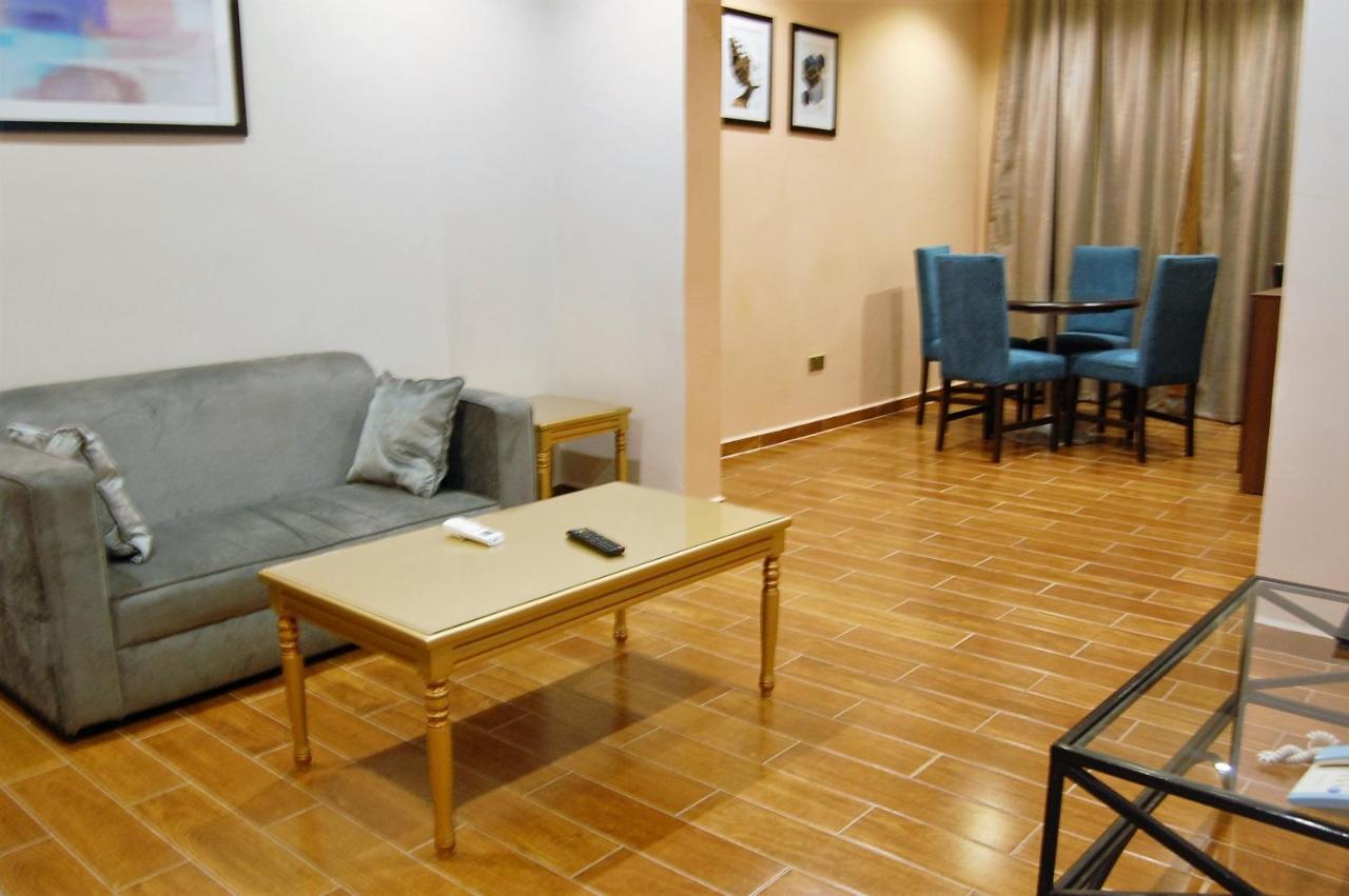 Отель R & K Guest Palace Кано Экстерьер фото