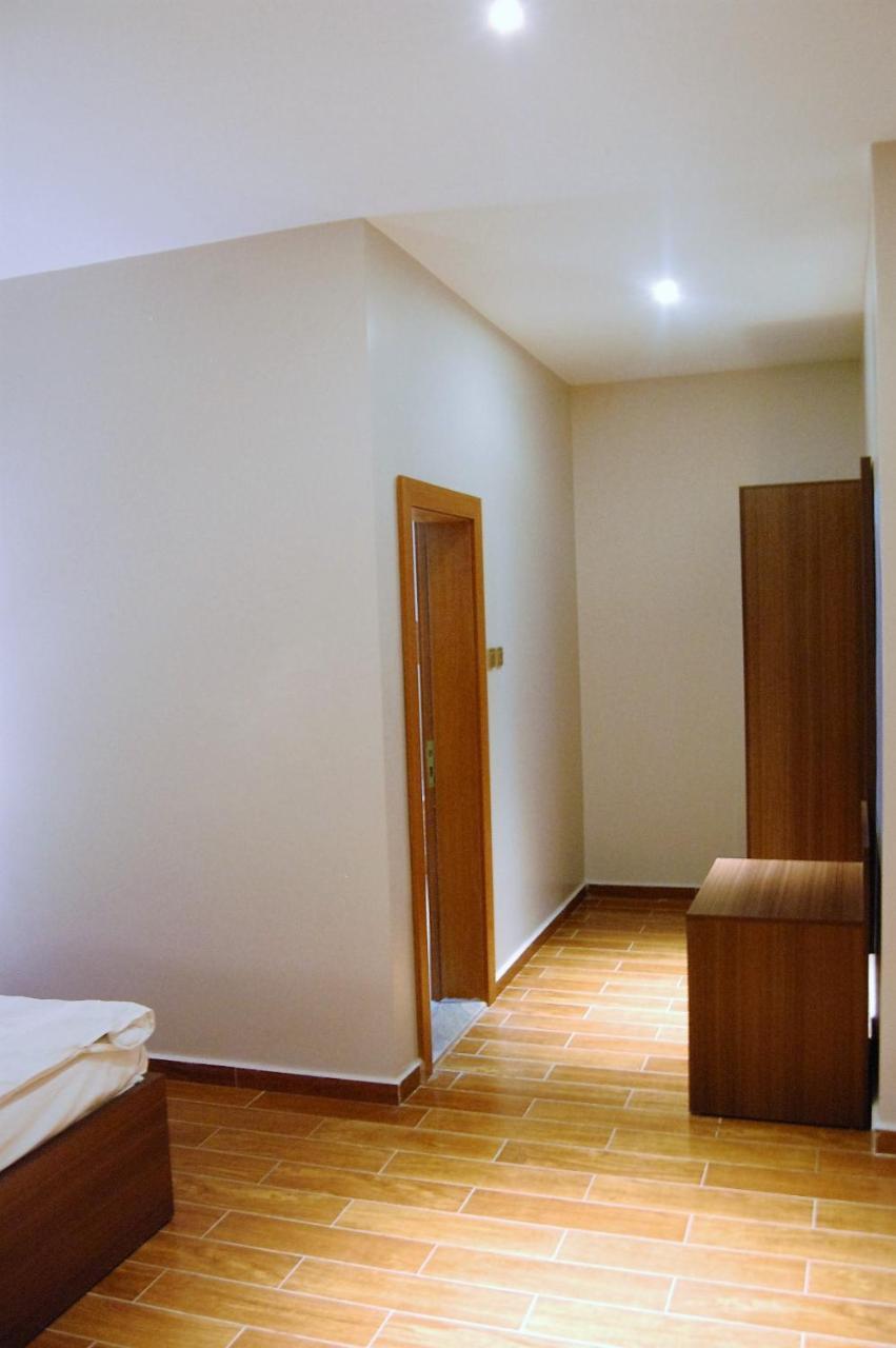 Отель R & K Guest Palace Кано Экстерьер фото