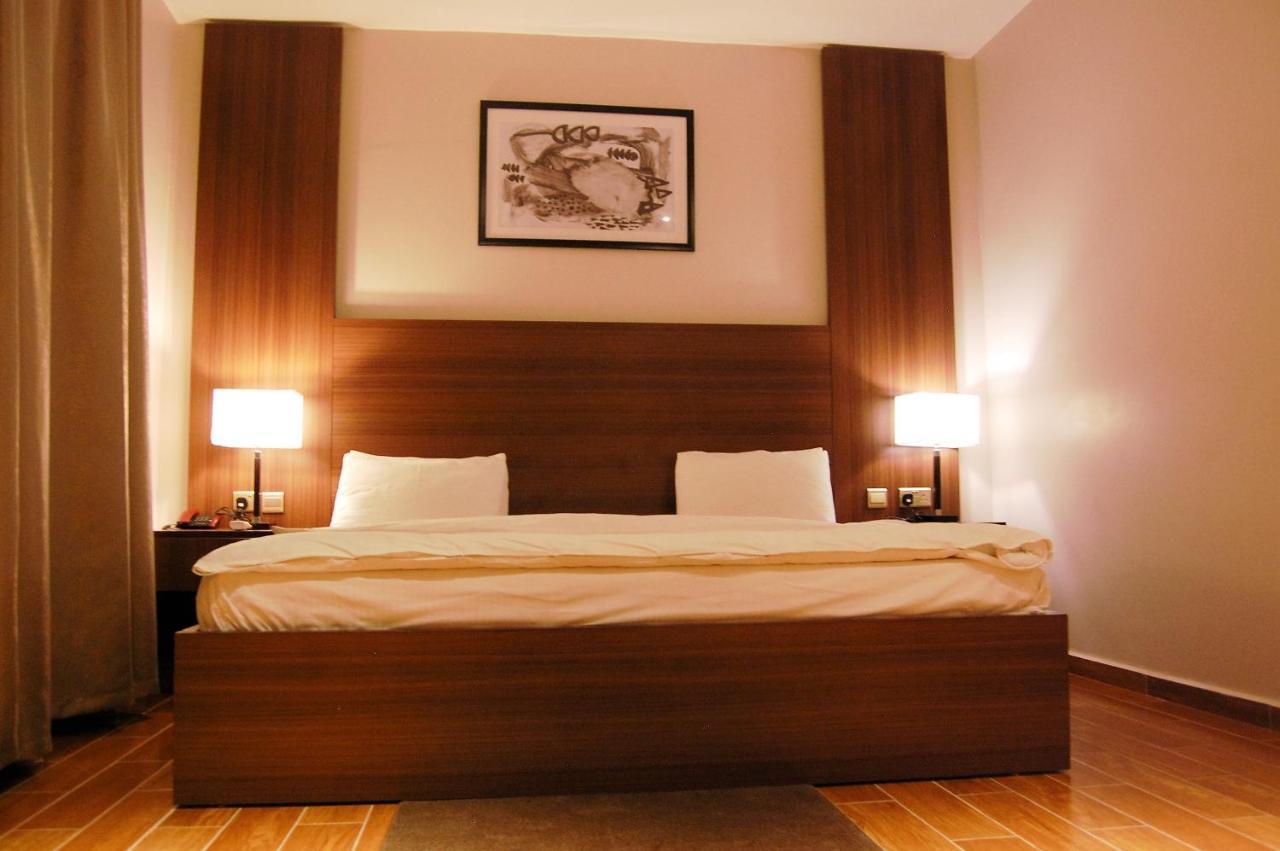 Отель R & K Guest Palace Кано Экстерьер фото