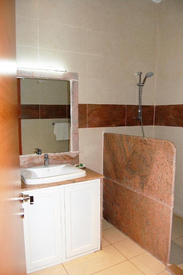 Отель R & K Guest Palace Кано Экстерьер фото